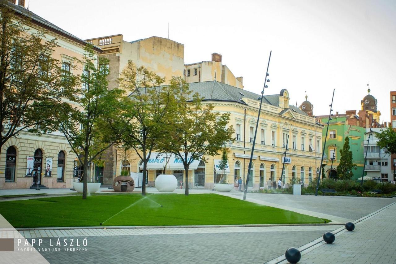 Ruben Apartman City Center Debrecen Buitenkant foto